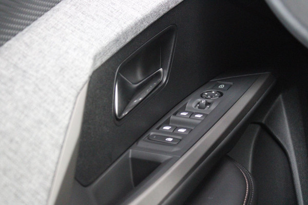 Peugeot 3008 1.2 Hybrid 145PK ALLURE | 360° CAMERA | KEYLESS ENTRY/START | STUUR VERWARMING | ALARM | DODEHOEK DETECTIE | 19" LICHTMETALEN VELGEN | NAVIGATIE | DRAADLOZE APPLE CARPLAY/ANDROID AUTO | ADAPTIVE CRUISE CONTROL | CLIAMTE CONTROL | PARKEERSENSOREN VOOR EN ACHTER |