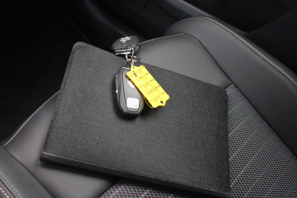 Peugeot 3008 1.2 Hybrid 145PK ALLURE | 360° CAMERA | KEYLESS ENTRY/START | STUUR VERWARMING | ALARM | DODEHOEK DETECTIE | 19" LICHTMETALEN VELGEN | NAVIGATIE | DRAADLOZE APPLE CARPLAY/ANDROID AUTO | ADAPTIVE CRUISE CONTROL | CLIAMTE CONTROL | PARKEERSENSOREN VOOR EN ACHTER |