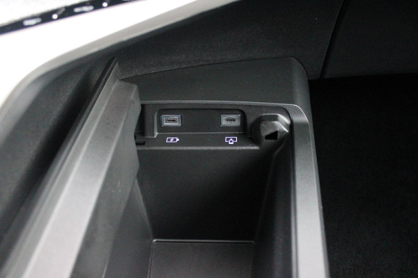 Peugeot 3008 1.2 Hybrid 145PK ALLURE | 360° CAMERA | KEYLESS ENTRY/START | STUUR VERWARMING | ALARM | DODEHOEK DETECTIE | 19" LICHTMETALEN VELGEN | NAVIGATIE | DRAADLOZE APPLE CARPLAY/ANDROID AUTO | ADAPTIVE CRUISE CONTROL | CLIAMTE CONTROL | PARKEERSENSOREN VOOR EN ACHTER |