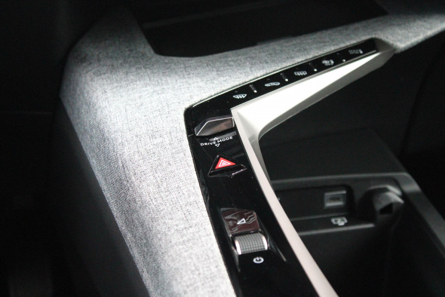 Peugeot 3008 1.2 Hybrid 145PK ALLURE | 360° CAMERA | KEYLESS ENTRY/START | STUUR VERWARMING | ALARM | DODEHOEK DETECTIE | 19" LICHTMETALEN VELGEN | NAVIGATIE | DRAADLOZE APPLE CARPLAY/ANDROID AUTO | ADAPTIVE CRUISE CONTROL | CLIAMTE CONTROL | PARKEERSENSOREN VOOR EN ACHTER |