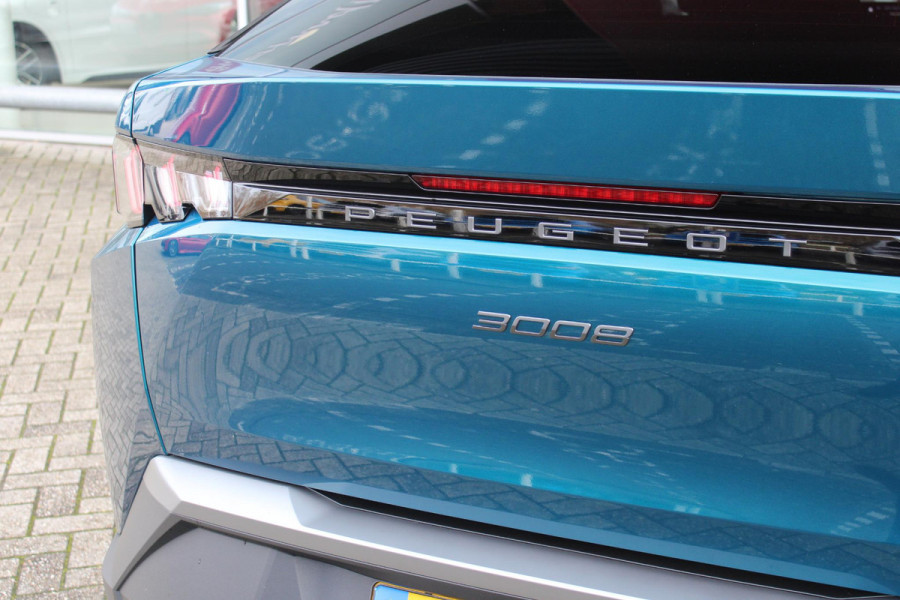 Peugeot 3008 1.2 Hybrid 145PK ALLURE | 360° CAMERA | KEYLESS ENTRY/START | STUUR VERWARMING | ALARM | DODEHOEK DETECTIE | 19" LICHTMETALEN VELGEN | NAVIGATIE | DRAADLOZE APPLE CARPLAY/ANDROID AUTO | ADAPTIVE CRUISE CONTROL | CLIAMTE CONTROL | PARKEERSENSOREN VOOR EN ACHTER |