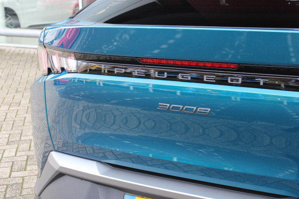 Peugeot 3008 1.2 Hybrid 145PK ALLURE | 360° CAMERA | KEYLESS ENTRY/START | STUUR VERWARMING | ALARM | DODEHOEK DETECTIE | 19" LICHTMETALEN VELGEN | NAVIGATIE | DRAADLOZE APPLE CARPLAY/ANDROID AUTO | ADAPTIVE CRUISE CONTROL | CLIAMTE CONTROL | PARKEERSENSOREN VOOR EN ACHTER |