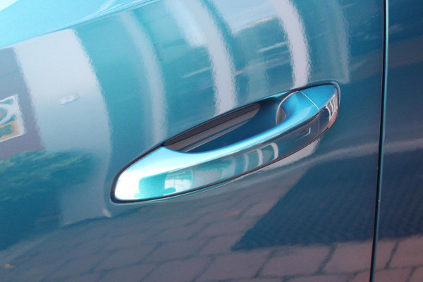 Peugeot 3008 1.2 Hybrid 145PK ALLURE | 360° CAMERA | KEYLESS ENTRY/START | STUUR VERWARMING | ALARM | DODEHOEK DETECTIE | 19" LICHTMETALEN VELGEN | NAVIGATIE | DRAADLOZE APPLE CARPLAY/ANDROID AUTO | ADAPTIVE CRUISE CONTROL | CLIAMTE CONTROL | PARKEERSENSOREN VOOR EN ACHTER |