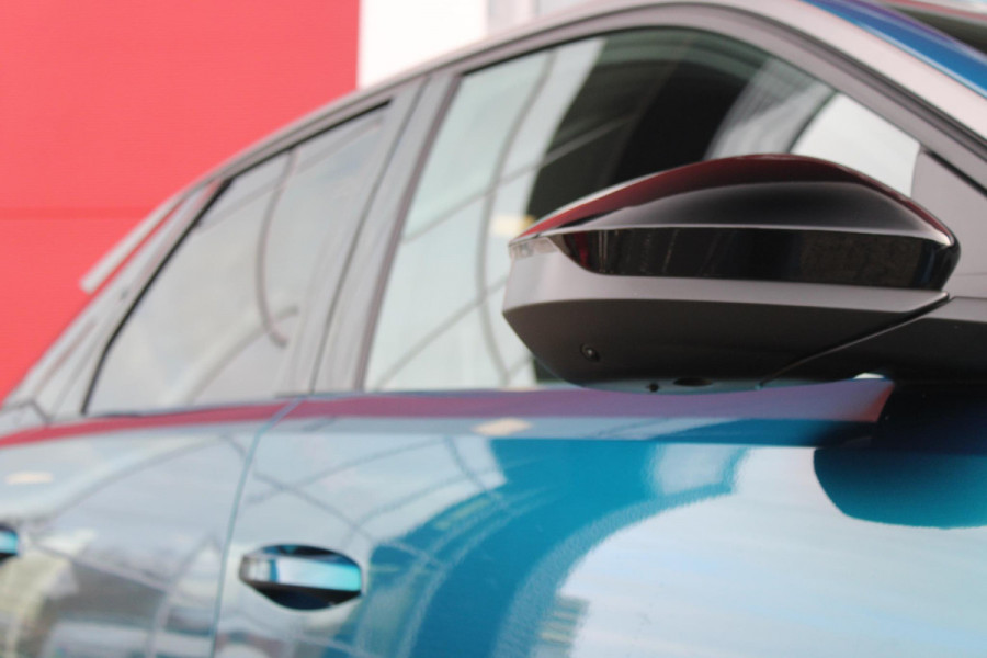 Peugeot 3008 1.2 Hybrid 145PK ALLURE | 360° CAMERA | KEYLESS ENTRY/START | STUUR VERWARMING | ALARM | DODEHOEK DETECTIE | 19" LICHTMETALEN VELGEN | NAVIGATIE | DRAADLOZE APPLE CARPLAY/ANDROID AUTO | ADAPTIVE CRUISE CONTROL | CLIAMTE CONTROL | PARKEERSENSOREN VOOR EN ACHTER |