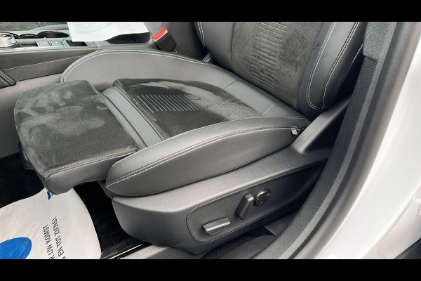 Ford Kuga 2.5 FHEV Active X | 190pk | Driver Assistance Pack | Technology Pack | Winterpack | Panoramadak | All Weather Banden | Geen stekker nodig