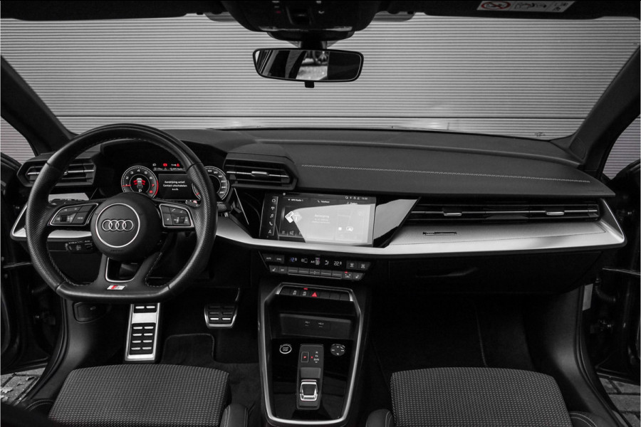 Audi A3 Sportback 30 TFSI S Edition Pano ACC Zwart Optiek Trekhaak