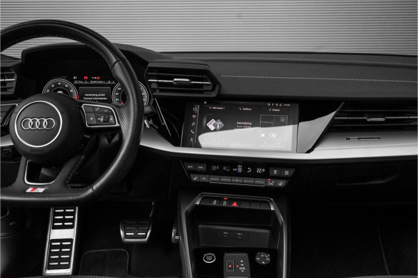 Audi A3 Sportback 30 TFSI S Edition Pano ACC Zwart Optiek Trekhaak
