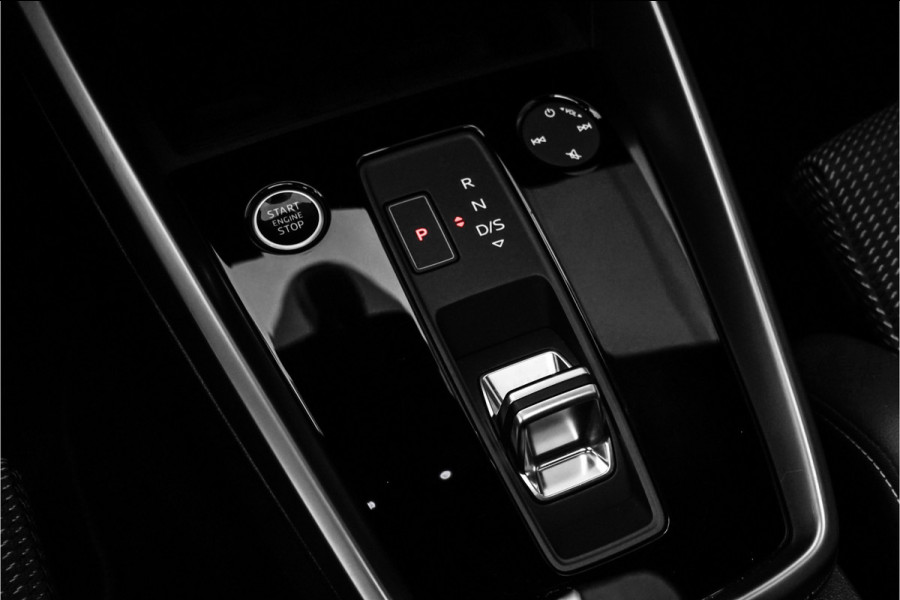 Audi A3 Sportback 30 TFSI S Edition Pano ACC Zwart Optiek Trekhaak