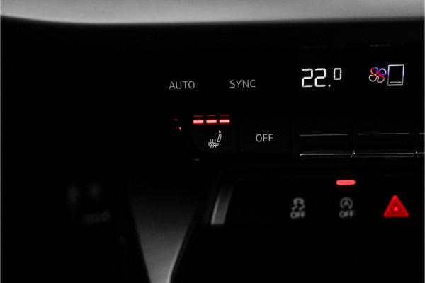 Audi A3 Sportback 30 TFSI S Edition Pano ACC Zwart Optiek Trekhaak