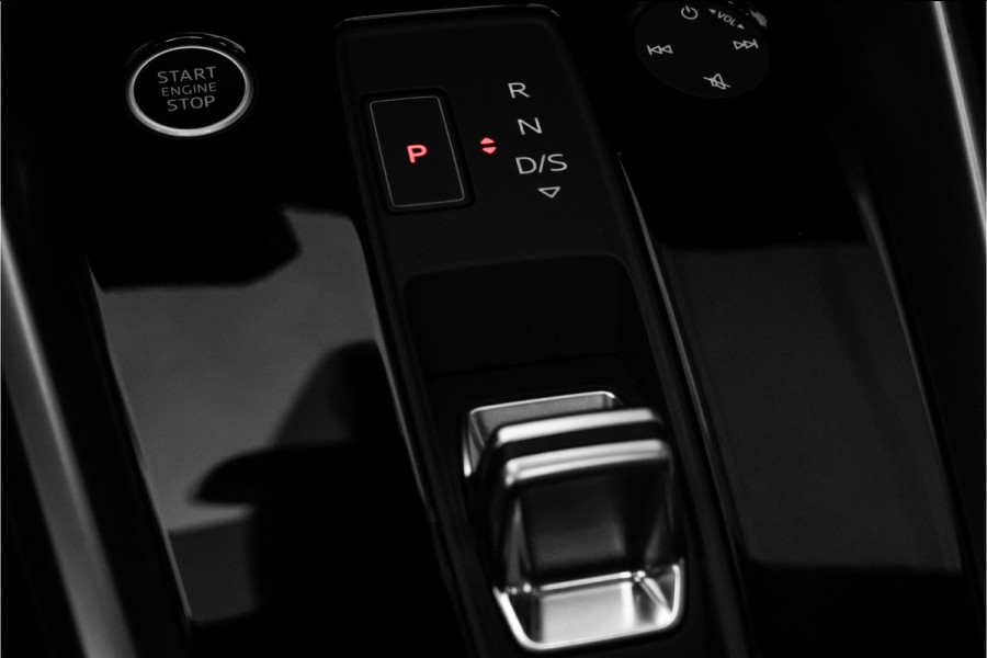 Audi A3 Sportback 30 TFSI S Edition Pano ACC Zwart Optiek Trekhaak