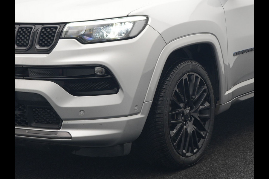 Jeep Compass 4xe 240 Electric S Plug In Hybrid 240pk PHEV | Adaptive Cruise | Camera | Lederen Sportstoelen Verwarmd | Apple Carplay | Stuur Verwarmd | Virtual | Keyless | Navigatie | DAB |