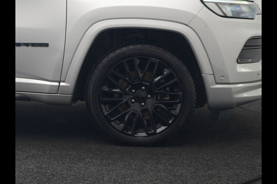 Jeep Compass 4xe 240 Electric S Plug In Hybrid 240pk PHEV | Adaptive Cruise | Camera | Lederen Sportstoelen Verwarmd | Apple Carplay | Stuur Verwarmd | Virtual | Keyless | Navigatie | DAB |