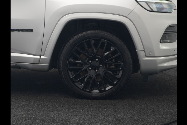 Jeep Compass 4xe 240 Electric S Plug In Hybrid 240pk PHEV | Adaptive Cruise | Camera | Lederen Sportstoelen Verwarmd | Apple Carplay | Stuur Verwarmd | Virtual | Keyless | Navigatie | DAB |