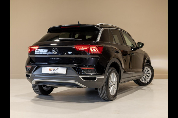 Volkswagen T-Roc 1.0 TSI Style Business / 110pk / Achteruitrij camera / Virtual cockpit /