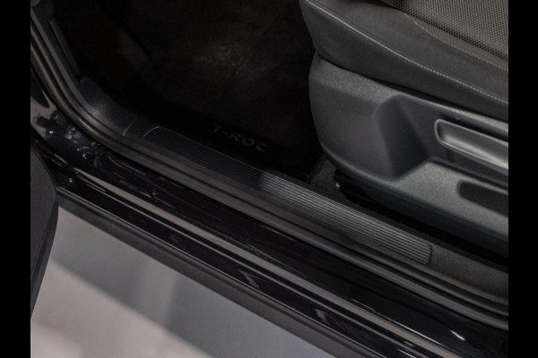 Volkswagen T-Roc 1.0 TSI Style Business / 110pk / Achteruitrij camera / Virtual cockpit /