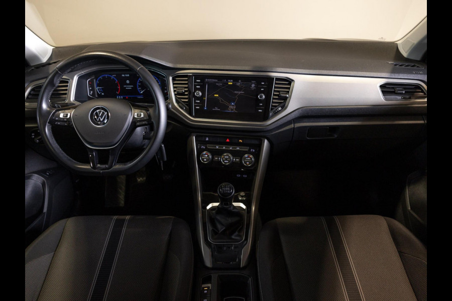 Volkswagen T-Roc 1.0 TSI Style Business / 110pk / Achteruitrij camera / Virtual cockpit /