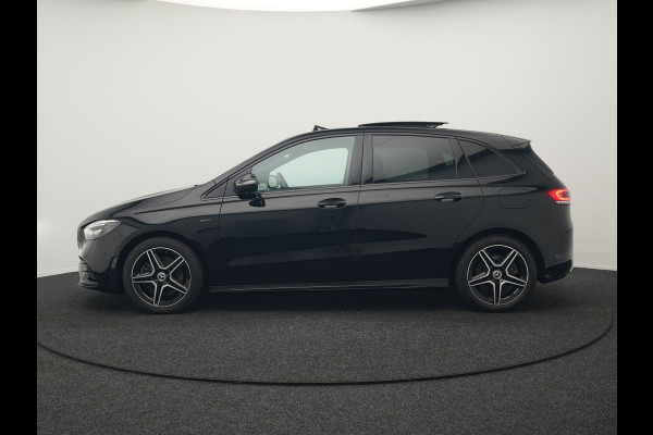 Mercedes-Benz B-Klasse 250 e AMG Limited 218pk PHEV | Panodak | Camera | Night Pakket | Alcantara Sportstoelen Verwarmd | Apple Carplay | Widescreen Cockpit | Navigatie | Lane Assist | Virtual | DAB |