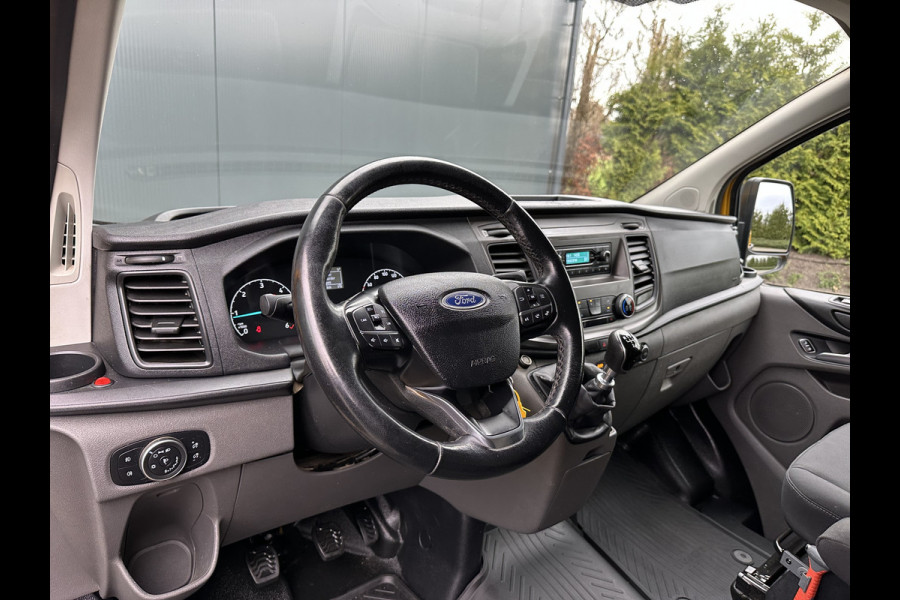 Ford Transit Custom 2.0 TDCI / L2H1 / 1e EIG. / ZEER NETJES / 2.800 KG TREKKEN / CRUISE / TREKHAAK / AIRCO / STOELVERW.