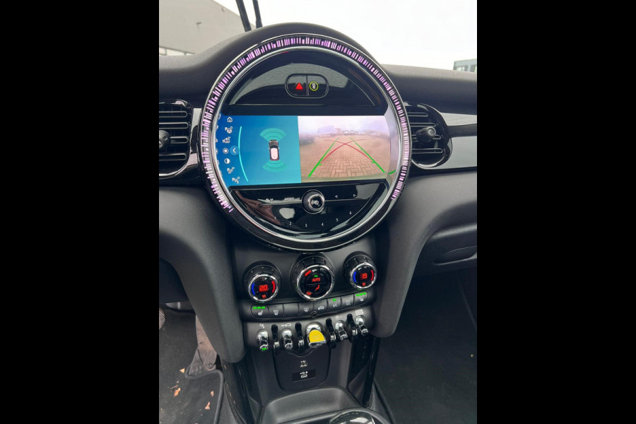 MINI Mini Electric Classic 33 kWh | Panoramadak | Leer | Headup | Stoel- en Stuurverw. | Harman Kardon | Camera | Adap. Cruise | British racing green, zwart dak, Extra getint glas achter, Comfortstoelen, Navigatie, Apple carplay/Android auto