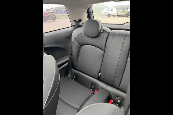 MINI Mini Electric Classic 33 kWh | Panoramadak | Leer | Headup | Stoel- en Stuurverw. | Harman Kardon | Camera | Adap. Cruise | British racing green, zwart dak, Extra getint glas achter, Comfortstoelen, Navigatie, Apple carplay/Android auto