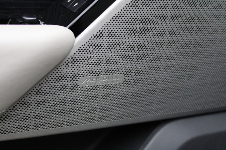 Land Rover Range Rover Velar 2.0 I4 Turbo AWD R-Dynamic HSE | NAP! | PANO | HUD | MASSAGE | MERIDIAN SURROUND | STOELKOELING |