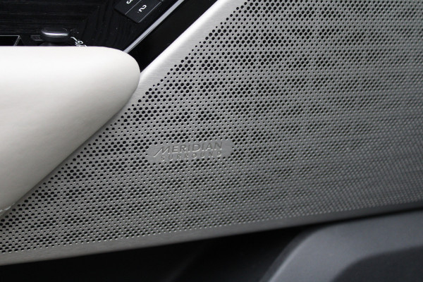 Land Rover Range Rover Velar 2.0 I4 Turbo AWD R-Dynamic HSE | NAP! | PANO | HUD | MASSAGE | MERIDIAN SURROUND | STOELKOELING |