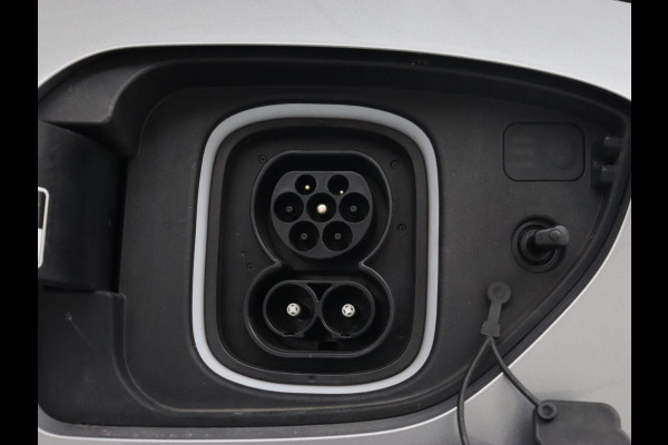 Hyundai Kona EV Fashion 64 kWh | Stoelverwarming | Head-Up | Camera | Carplay | Adaptive cruise | Navigatie | Keyless | Climate control