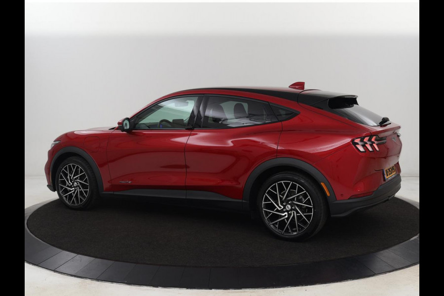 Ford Mustang Mach-E RWD 75 kWh | Leder | Stoelverwarming | 360 Camera | B&O Sound | Adaptive cruise | Carplay | Keyless | Navigatie | Stuurverwarming | Full LED | 20'' lichtmetalen velgen