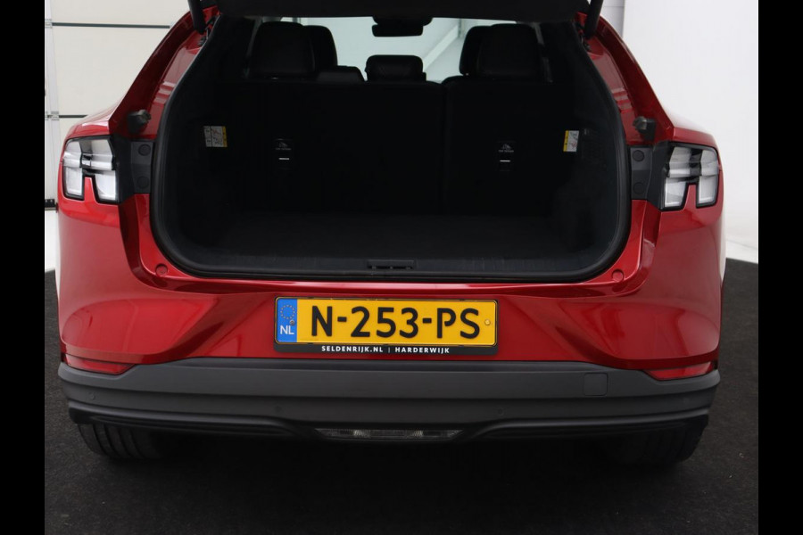 Ford Mustang Mach-E RWD 75 kWh | Leder | Stoelverwarming | 360 Camera | B&O Sound | Adaptive cruise | Carplay | Keyless | Navigatie | Stuurverwarming | Full LED | 20'' lichtmetalen velgen