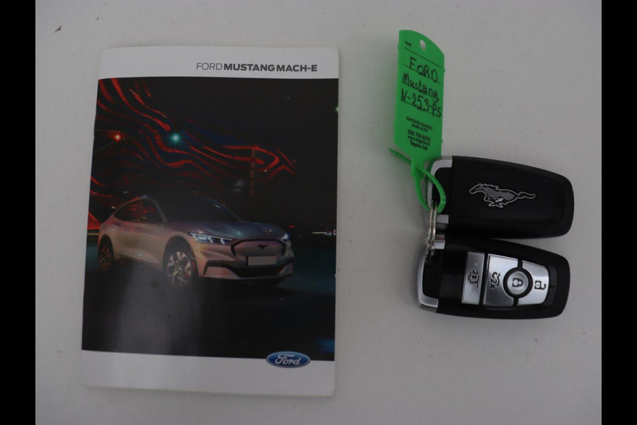 Ford Mustang Mach-E RWD 75 kWh | Leder | Stoelverwarming | 360 Camera | B&O Sound | Adaptive cruise | Carplay | Keyless | Navigatie | Stuurverwarming | Full LED | 20'' lichtmetalen velgen