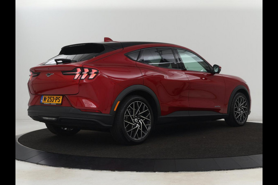 Ford Mustang Mach-E RWD 75 kWh | Leder | Stoelverwarming | 360 Camera | B&O Sound | Adaptive cruise | Carplay | Keyless | Navigatie | Stuurverwarming | Full LED | 20'' lichtmetalen velgen