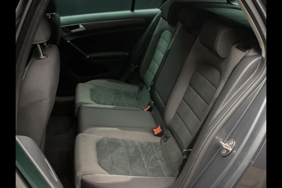 Volkswagen Golf 1.0 TSI Sport (APPLE CARPLAY,NAVI,CAMERA,SPORTSTOELEN,LED,CRUISE,CLIMATE,DAB,LM VELGEN,NETTE STAAT)