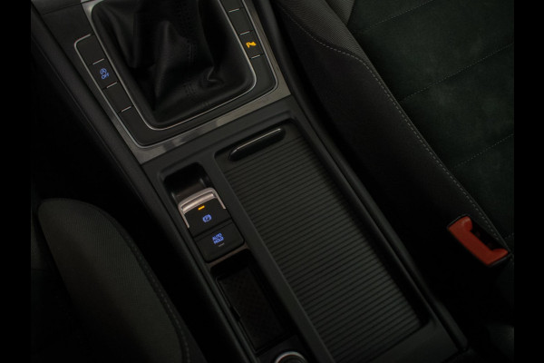 Volkswagen Golf 1.0 TSI Sport (APPLE CARPLAY,NAVI,CAMERA,SPORTSTOELEN,LED,CRUISE,CLIMATE,DAB,LM VELGEN,NETTE STAAT)