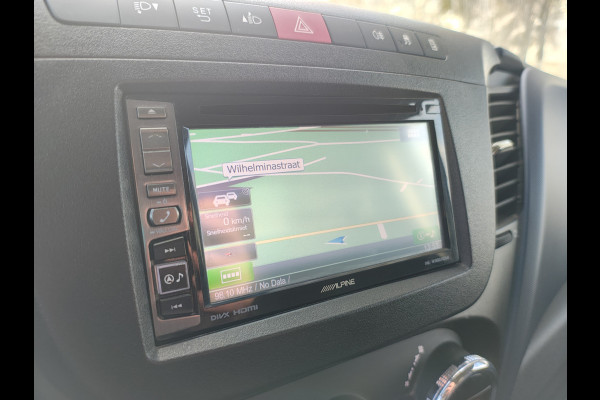 Iveco Daily 3.0I CNG AARDGAS Kraan wagen Open Laad bak AUT-6 HIAB 3-Pers. EURO 6 Navi Ecc Trekhaak Camera Blue power Alpine 2-Din Infotainment Sys. Bluetooth Opbergkasten Betonplex Vloer Compressed Natural Gas (CNG) EURO-6 375 35S14N Voertuig 1e Eigenaar Euro 6