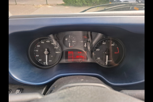 Iveco Daily 3.0I CNG AARDGAS Kraan wagen Open Laad bak AUT-6 HIAB 3-Pers. EURO 6 Navi Ecc Trekhaak Camera Blue power Alpine 2-Din Infotainment Sys. Bluetooth Opbergkasten Betonplex Vloer Compressed Natural Gas (CNG) EURO-6 375 35S14N Voertuig 1e Eigenaar Euro 6