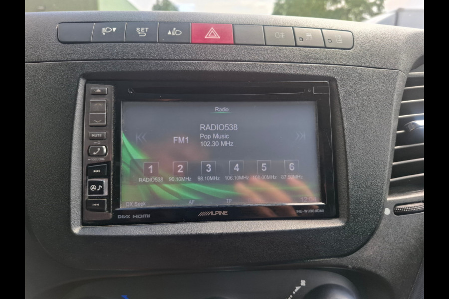 Iveco Daily 3.0I CNG Kraan Laadbak AUT-6 HIAB 3-Persoons Navi Ecc Trekhaak Camera Blue power Alpine 2-Din Infotainment Sys. Bluetooth Opbergkasten Betonplex Vloer Compressed Natural Gas (CNG) EURO-6 375 35S14N Voertuig 1e Eigenaar Euro 6