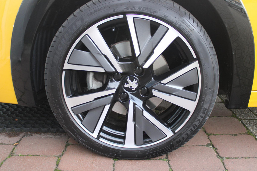 Peugeot 208 1.2 100PK GT | NAVIGATIE | KEYLESS ENTRY/START | APPLE CARPLAY/ANDROID AUTO | LICHTMETALEN VELGEN 17" | 3-D INSTRUMENTENPANEEL | DAB+ RADIO | DODEHOEK DETECTIE | CRUISE CONTROL | LANE ASSIST | CLIMATE CONTROL | ZWART DAK |