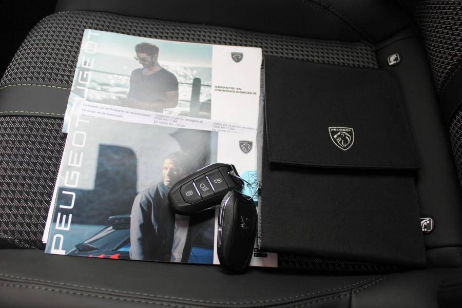 Peugeot 208 1.2 100PK GT | NAVIGATIE | KEYLESS ENTRY/START | APPLE CARPLAY/ANDROID AUTO | LICHTMETALEN VELGEN 17" | 3-D INSTRUMENTENPANEEL | DAB+ RADIO | DODEHOEK DETECTIE | CRUISE CONTROL | LANE ASSIST | CLIMATE CONTROL | ZWART DAK |