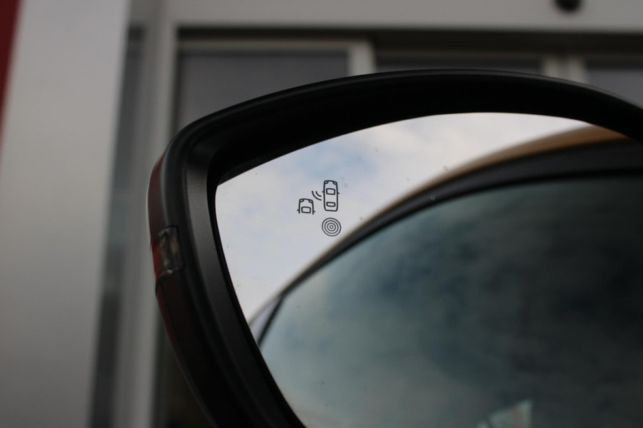 Peugeot 208 1.2 100PK GT | NAVIGATIE | KEYLESS ENTRY/START | APPLE CARPLAY/ANDROID AUTO | LICHTMETALEN VELGEN 17" | 3-D INSTRUMENTENPANEEL | DAB+ RADIO | DODEHOEK DETECTIE | CRUISE CONTROL | LANE ASSIST | CLIMATE CONTROL | ZWART DAK |