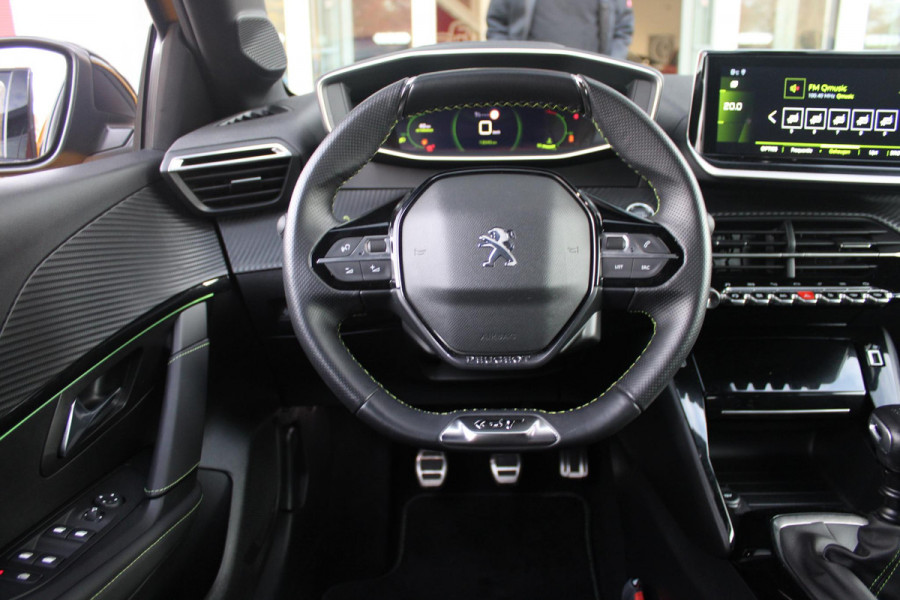 Peugeot 208 1.2 100PK GT | NAVIGATIE | KEYLESS ENTRY/START | APPLE CARPLAY/ANDROID AUTO | LICHTMETALEN VELGEN 17" | 3-D INSTRUMENTENPANEEL | DAB+ RADIO | DODEHOEK DETECTIE | CRUISE CONTROL | LANE ASSIST | CLIMATE CONTROL | ZWART DAK |