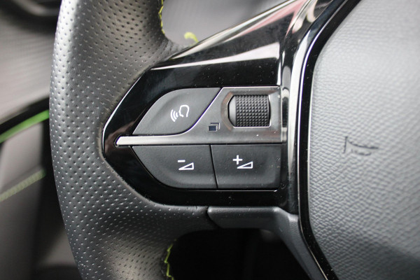 Peugeot 208 1.2 100PK GT | NAVIGATIE | KEYLESS ENTRY/START | APPLE CARPLAY/ANDROID AUTO | LICHTMETALEN VELGEN 17" | 3-D INSTRUMENTENPANEEL | DAB+ RADIO | DODEHOEK DETECTIE | CRUISE CONTROL | LANE ASSIST | CLIMATE CONTROL | ZWART DAK |
