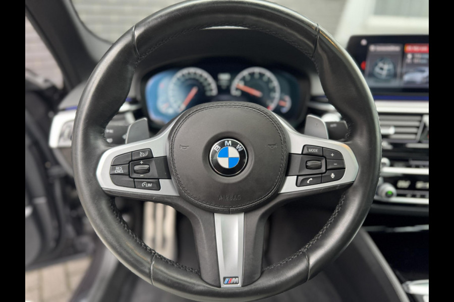 BMW 5 Serie Sedan 530i High Executive M Sport Pakket Automaat / Navigatie Professional / Schuif-/kanteldak / Harman Kardon / Comfortstoelen / Soft Close / Head-Up Display / 20 Inch / Leder / Active Steering