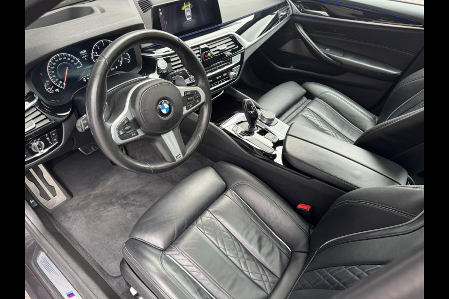 BMW 5 Serie Sedan 530i High Executive M Sport Pakket Automaat / Navigatie Professional / Schuif-/kanteldak / Harman Kardon / Comfortstoelen / Soft Close / Head-Up Display / 20 Inch / Leder / Active Steering