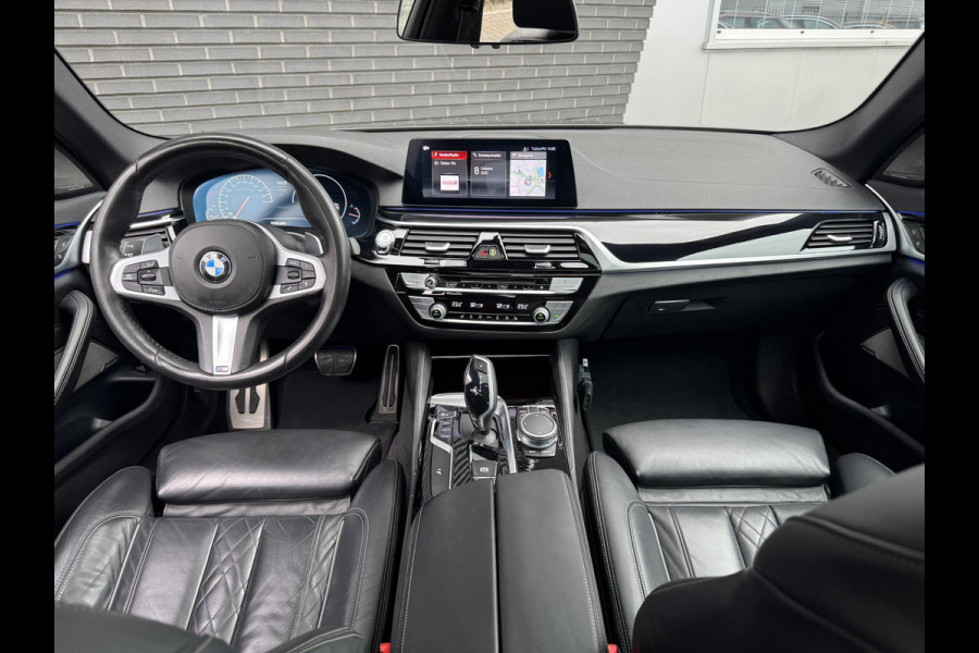 BMW 5 Serie Sedan 530i High Executive M Sport Pakket Automaat / Navigatie Professional / Schuif-/kanteldak / Harman Kardon / Comfortstoelen / Soft Close / Head-Up Display / 20 Inch / Leder / Active Steering