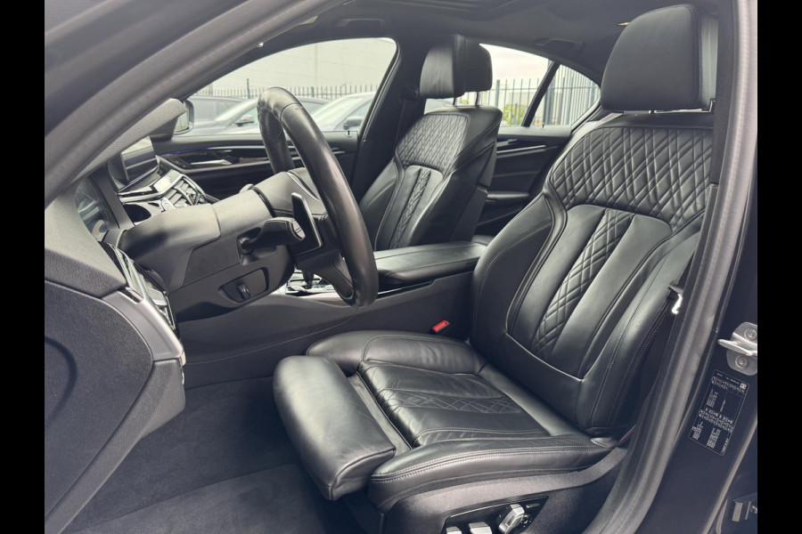 BMW 5 Serie Sedan 530i High Executive M Sport Pakket Automaat / Navigatie Professional / Schuif-/kanteldak / Harman Kardon / Comfortstoelen / Soft Close / Head-Up Display / 20 Inch / Leder / Active Steering