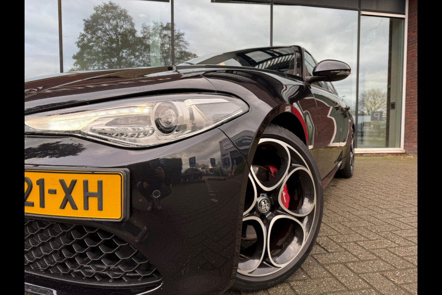 Alfa Romeo Giulia 2.0T Sprint - Automaat - Pano/Schuifdak - Leder - Navi - Afn. Trekhaak -Org.NL