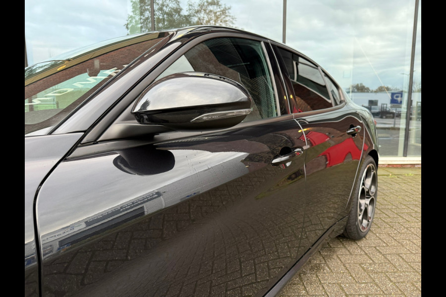 Alfa Romeo Giulia 2.0T Sprint - Automaat - Pano/Schuifdak - Leder - Navi - Afn. Trekhaak -Org.NL