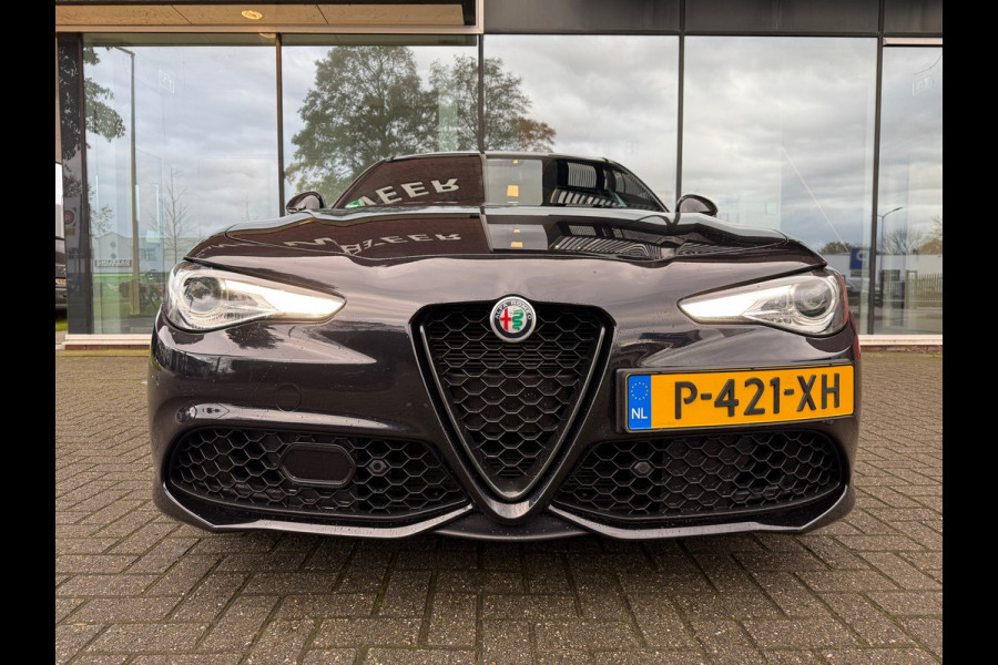 Alfa Romeo Giulia 2.0T Sprint - Automaat - Pano/Schuifdak - Leder - Navi - Afn. Trekhaak -Org.NL