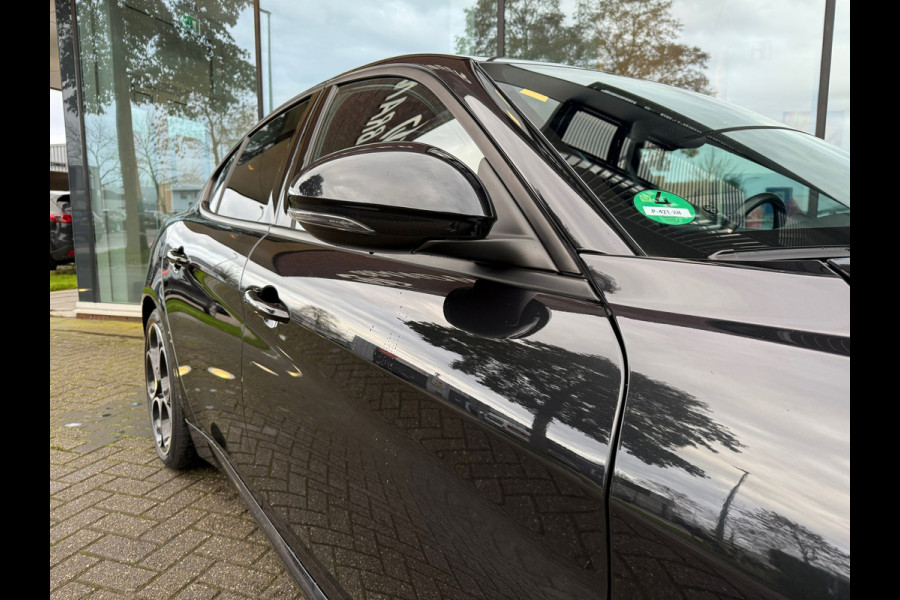 Alfa Romeo Giulia 2.0T Sprint - Automaat - Pano/Schuifdak - Leder - Navi - Afn. Trekhaak -Org.NL