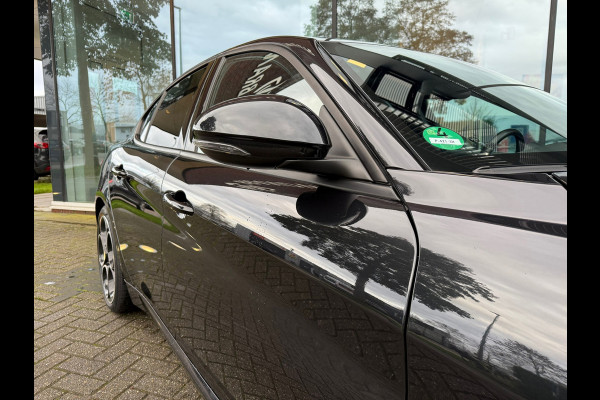 Alfa Romeo Giulia 2.0T Sprint - Automaat - Pano/Schuifdak - Leder - Navi - Afn. Trekhaak -Org.NL